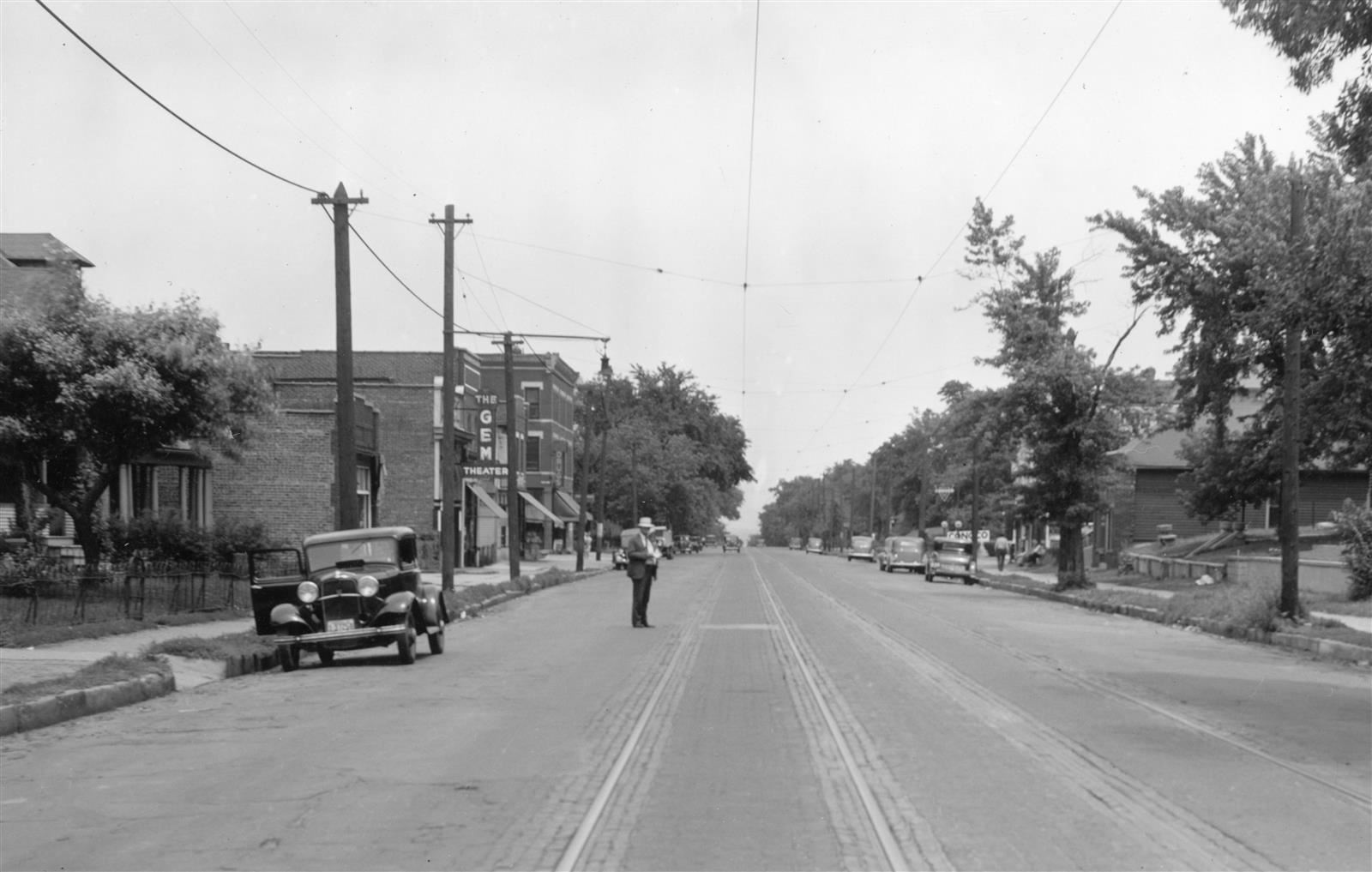 10th and Hickory looking North in 1930 10th and Hickory looking North in 1930